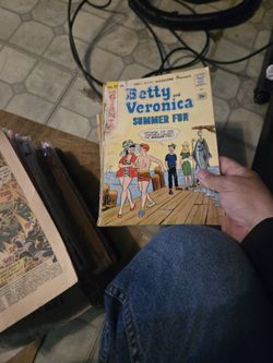 MASSIVE COLLECTION OF SPORTS CARDS & MEMORABILIA