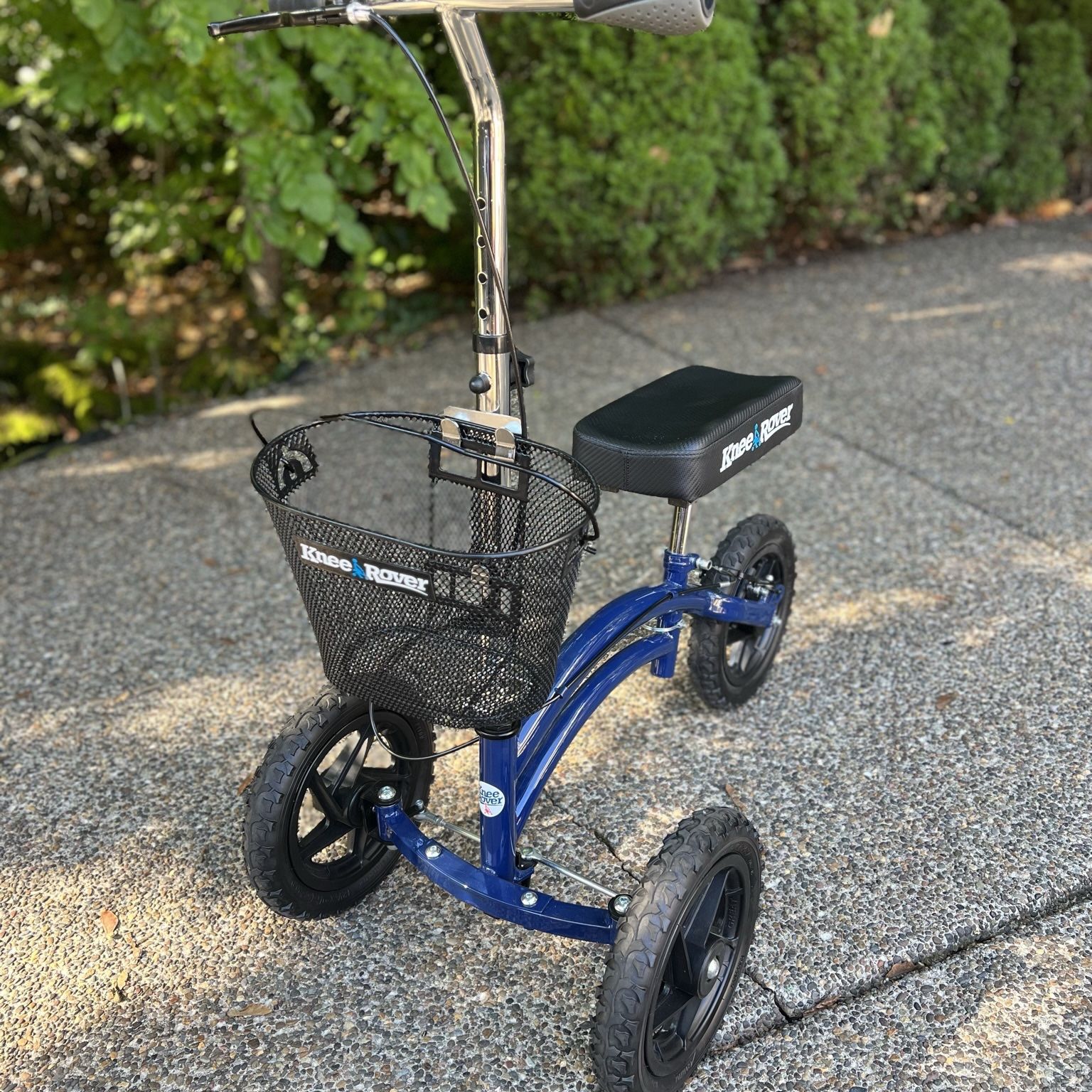 KneeRover All Terrain Steerable Knee Scooter Knee Walker Heavy Duty . Perfect for lower leg injuries