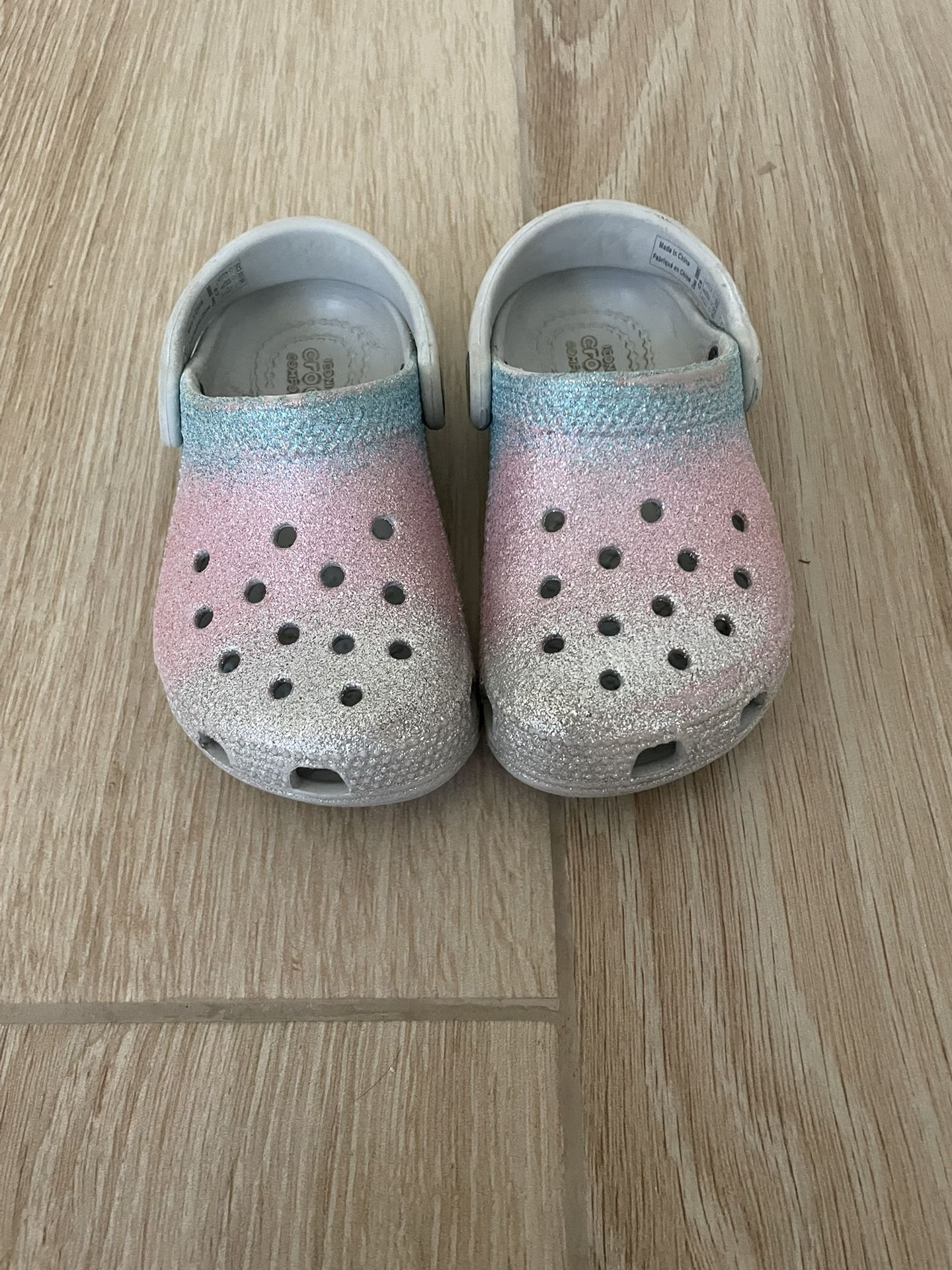 Girls Crocs Size 8 $10