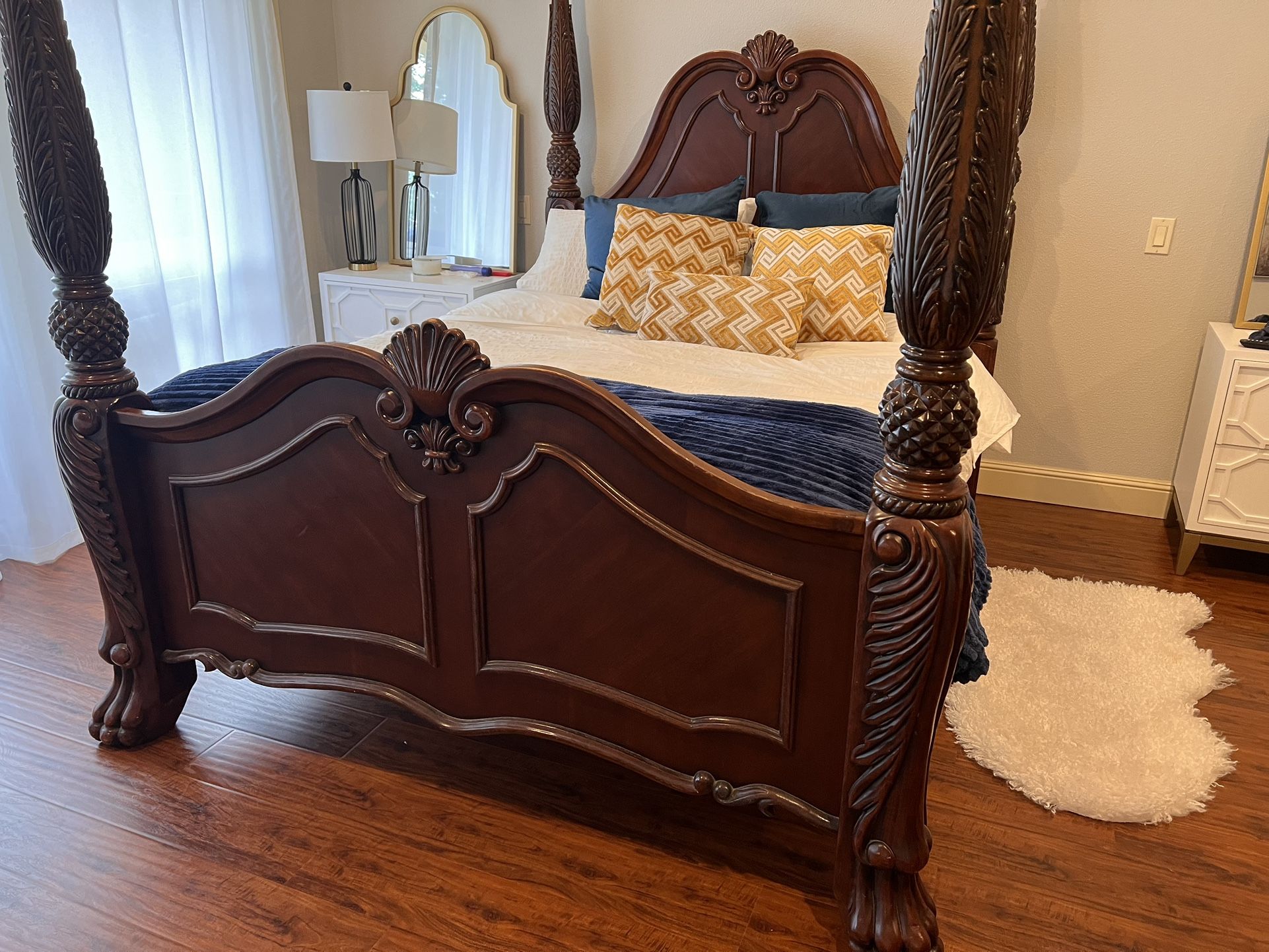 Bedroom Furniture Set
