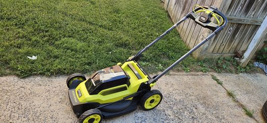 Like new Ryobi 20" selfpropelled lawnmower 40V