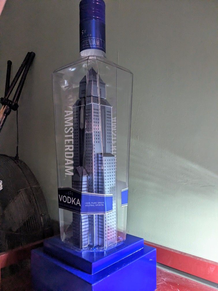 New Amsterdam Collectible Statue