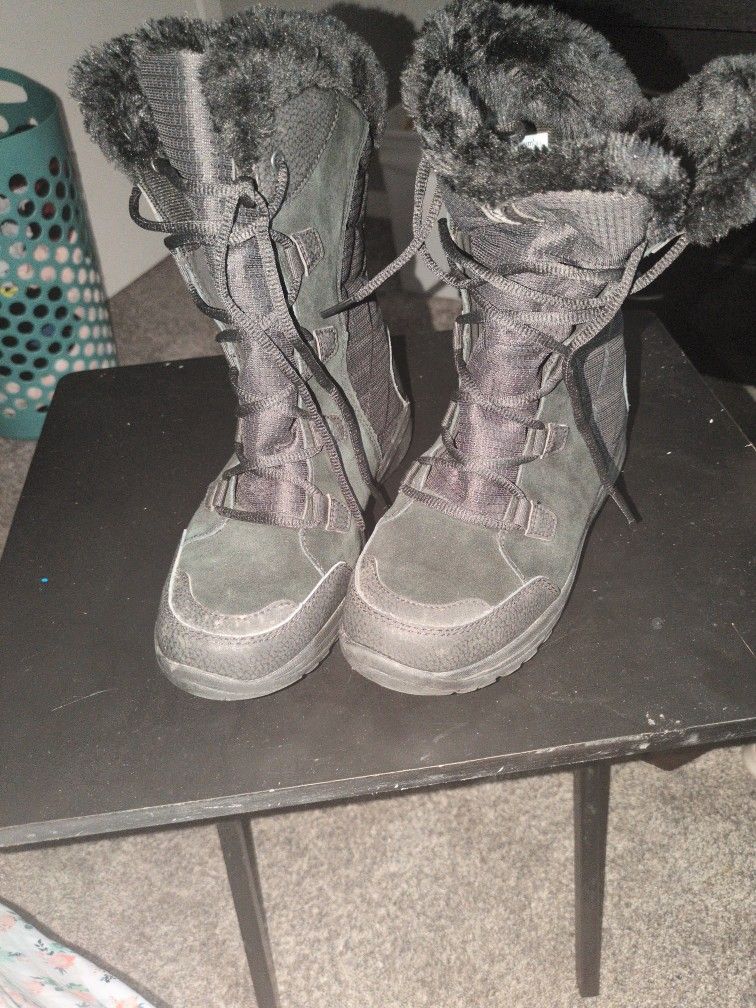 7.5 Columbia winter Boots