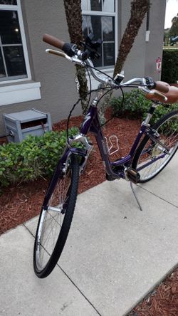 Beautiful ladies SPECIALIZED "Crossroads" Sport edition hybrid bike