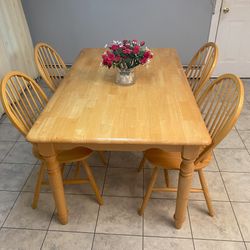 A Dinning Table With Four Chairs, Very New
