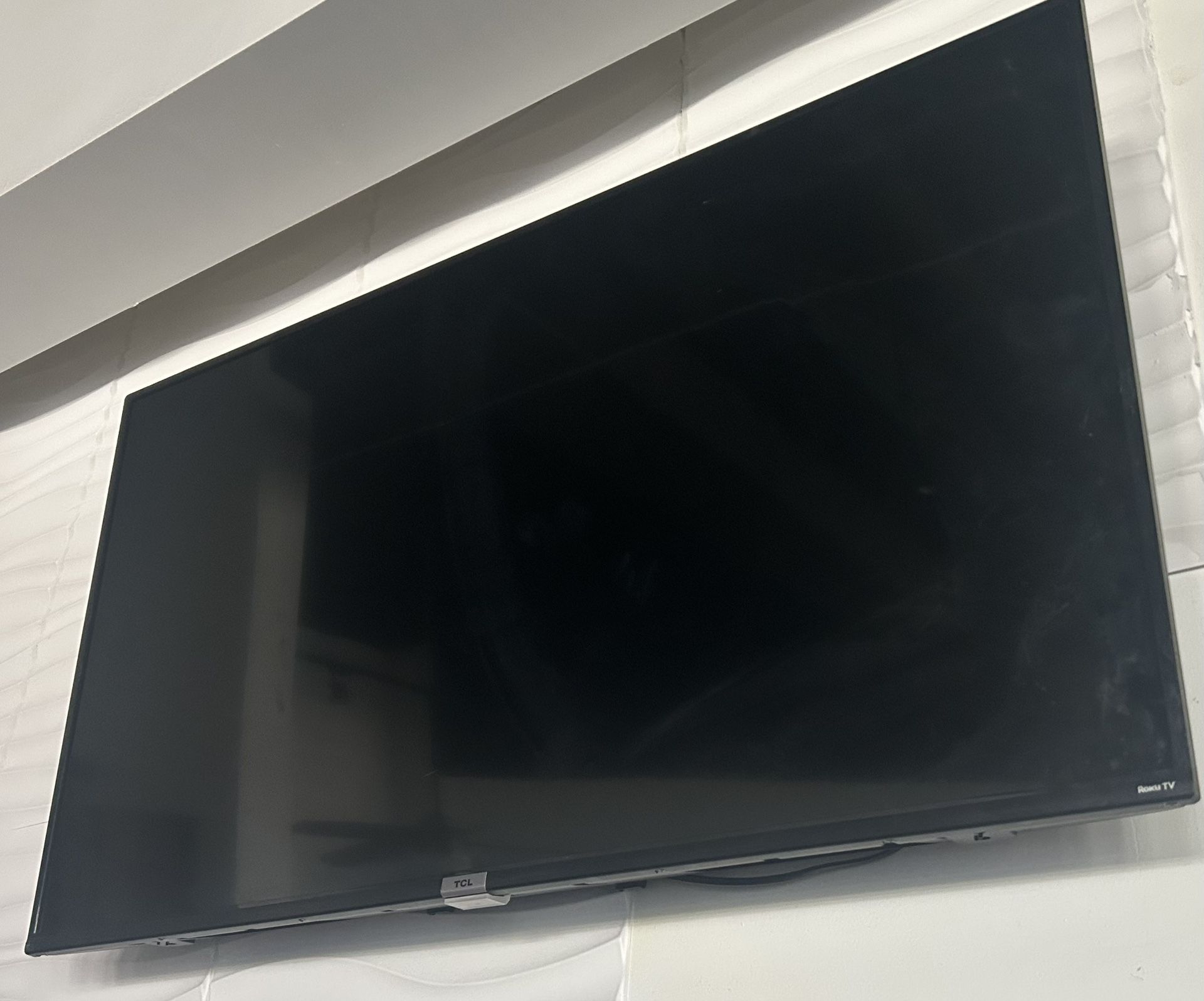 TCL  50 Inches  Flat Screen smart Roku TV  