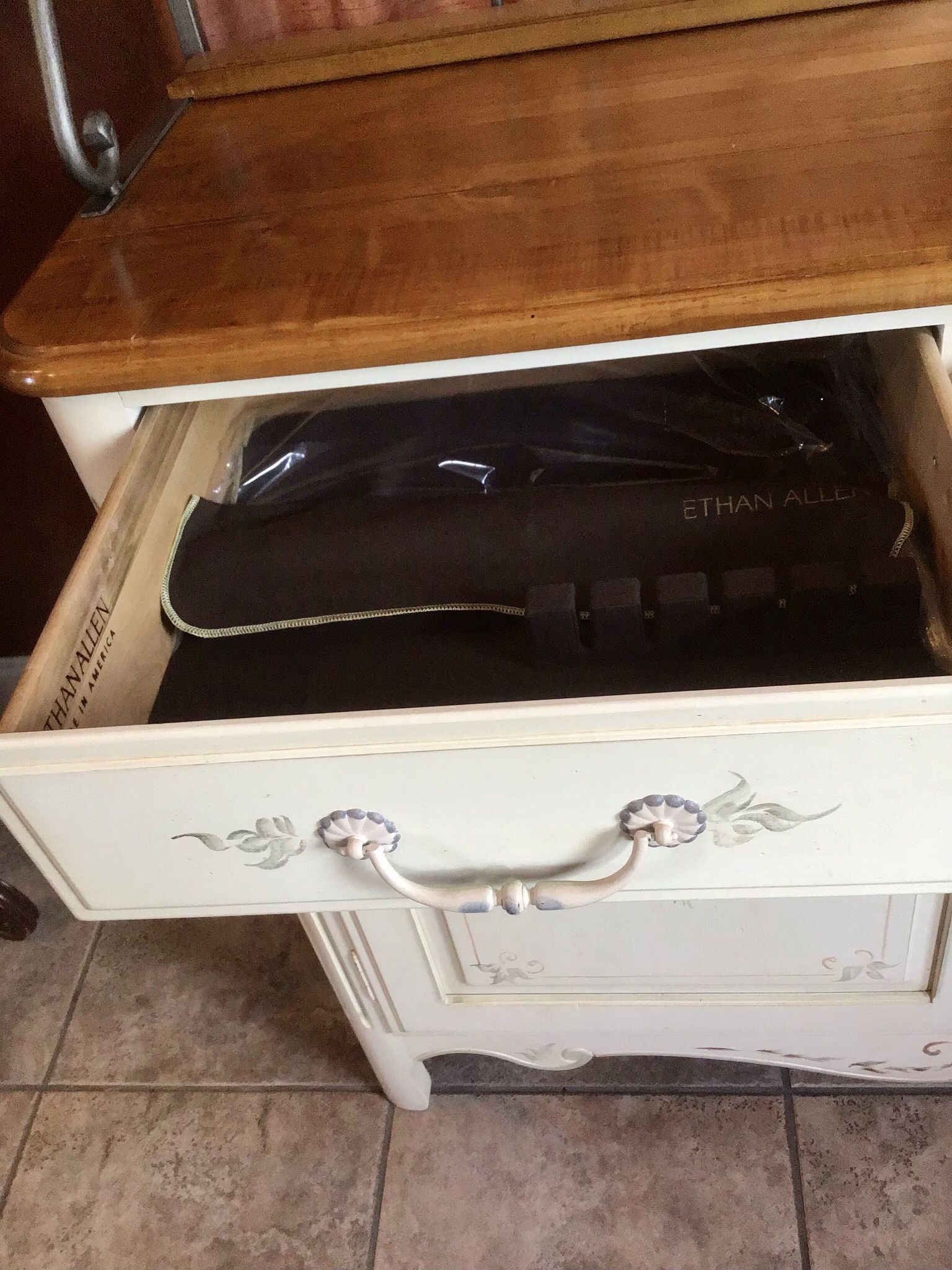 Ethan Allen Furniture (80% Off)