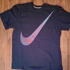 Mens Nike T-Shirt
Size XL