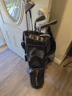 GOLF CLUBS WITH BAG (GOOD FOR BEGINNERS) RIGHT HANDED