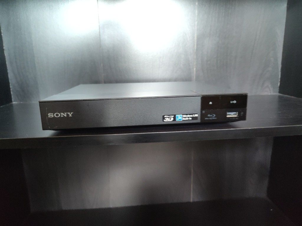 Sony Blu-Ray Disc/DVD Player Model BDP-S5500!! $40 OBO!!
