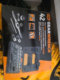 Brand new gearwrench 42 peice tap and die set