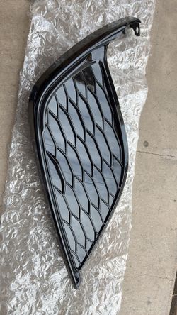 Toyota Camry 2022 bumper Grill left side