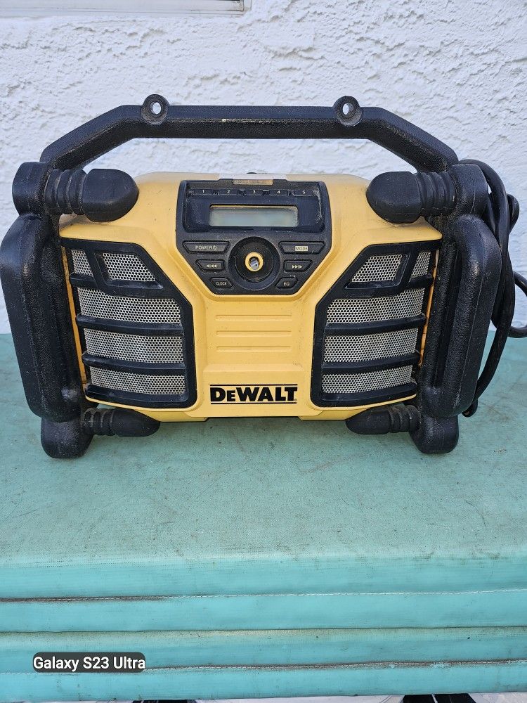 DEWALT RADIO/CHARGER DCR015