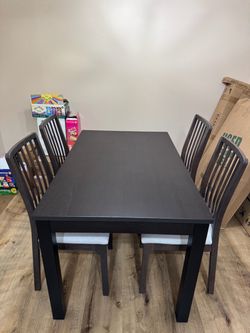 Dining Table + 4 Chairs