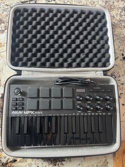 AKAI MPK Mini MK3 MIDI Keyboard + Case & USB Cable