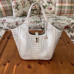 Beautiful Brahmin Handbag —Great For Summer!                    Offers Welcome!