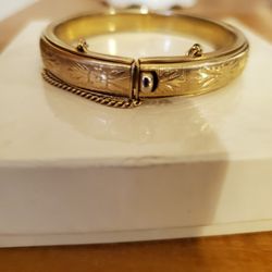 New Pretty Etched Gold Plated Bracelet Comes With Box 📦 