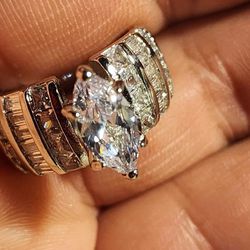 Gorgeous Women’s Marquis Cut Engagement Promises Ring Size 7.0