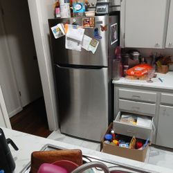 Frigidaire Refrigerator 
