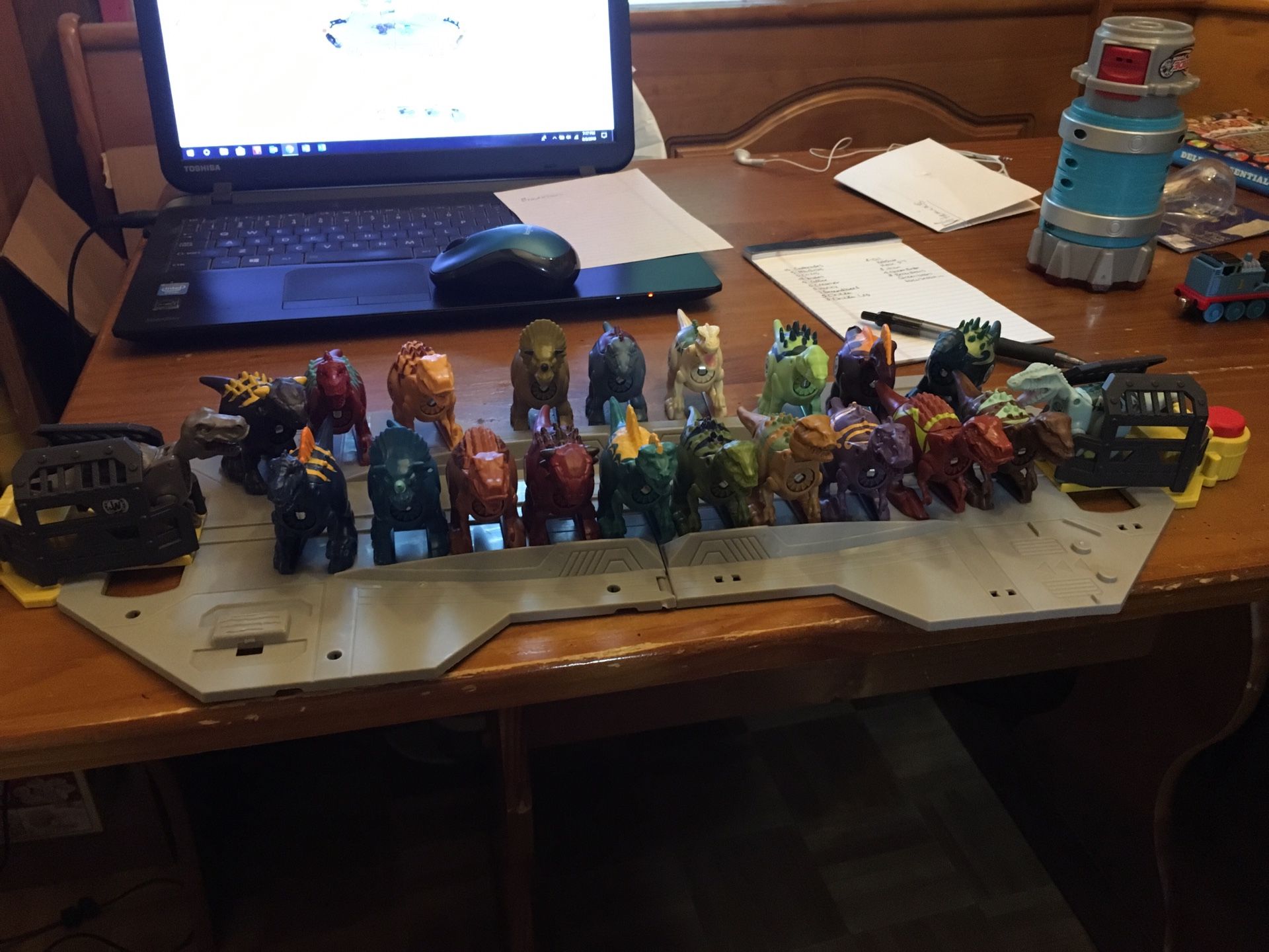 Jurassic World Brawlasaurs battle set- original set with 19 extra dinosaurs