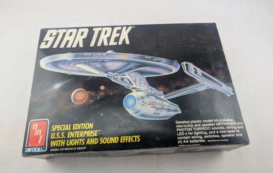 VINTAGE- AMT #6957 Star Trek USS Enterprise Model Kit - Complete