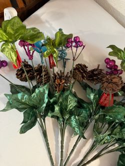 CHRISTMAS BUNDLE DECOR
