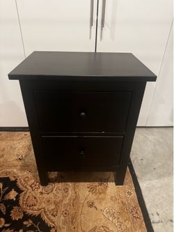 End table with two drawers