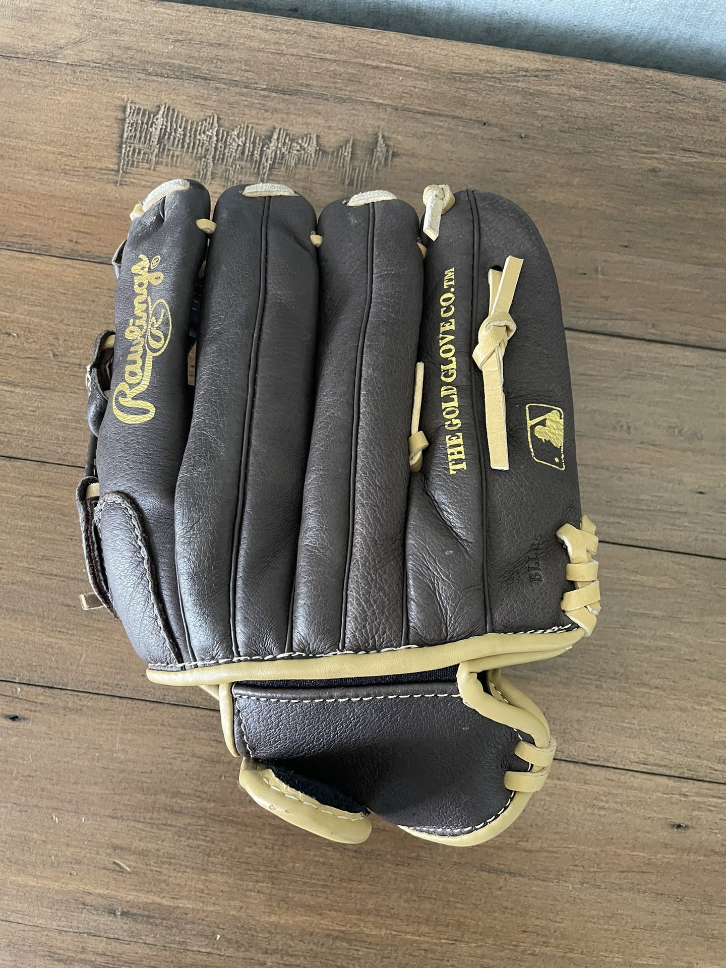 Youth Baseball Glove For Lefty 11.5”