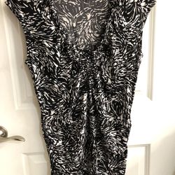 Maternity Clothing Lot - Sleeveless Tops (Black & White)