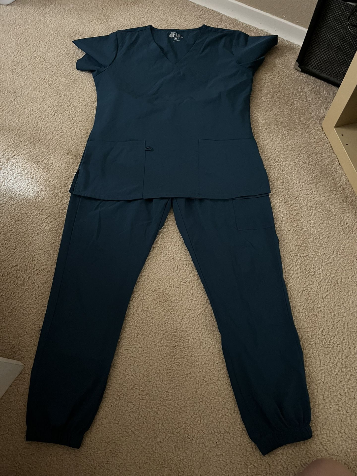 4flex, Caribbean Blue Scrubs Set, Size MP + L Scrub Top