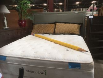 Bedroom set ( no mattress set)