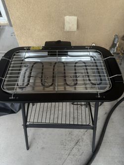 New electric BBQ That Cones With Extra Cover They I Paid $15 