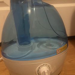 AquaOasis Cool Mist Humidifier – Quiet Ultrasonic