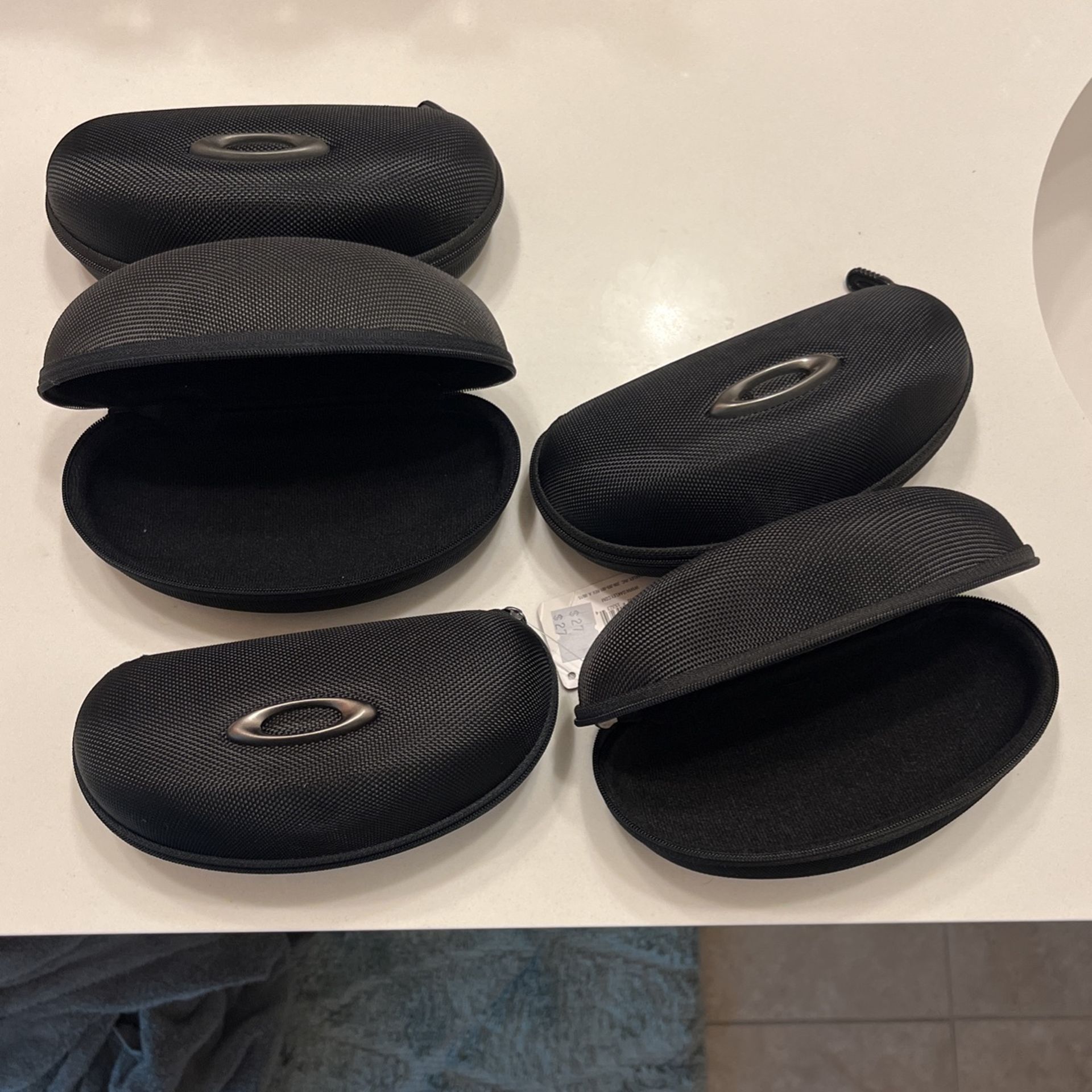 Oakley Sunglass Hard Case for Sale in Vacaville, CA - OfferUp