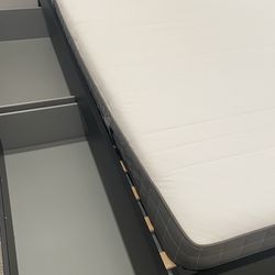 King size bed frame with 4 drawers plus king mattress