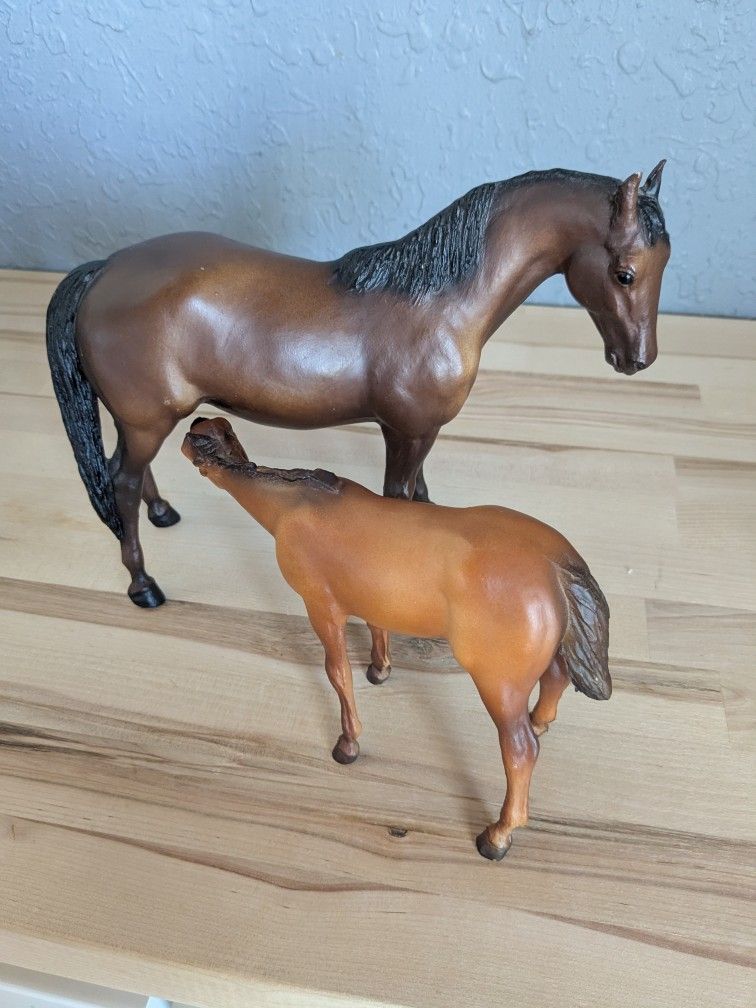 Breyer Vintage Original Thoroughbred Mare And Suckling Foal Set