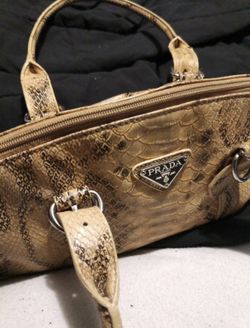PRADA Women's Medium Handbag.its in great condition.had one owner it's all yours
