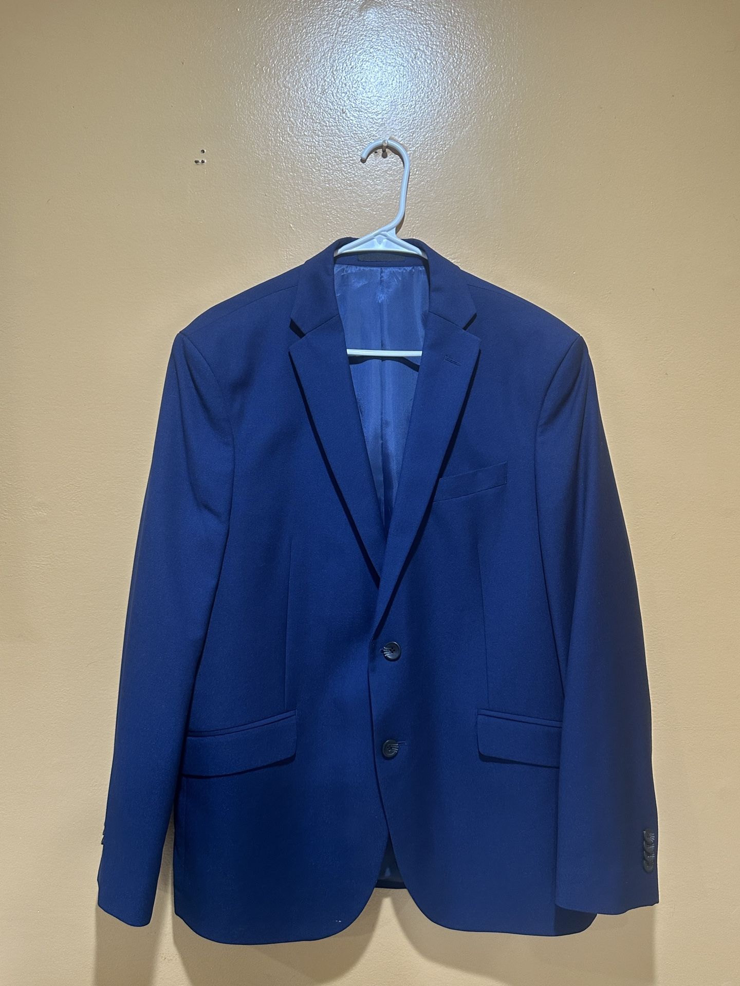 Kenneth Cole Reaction Men's 42R Blue Two-Piece Suit With shirt 34W Pants Solid