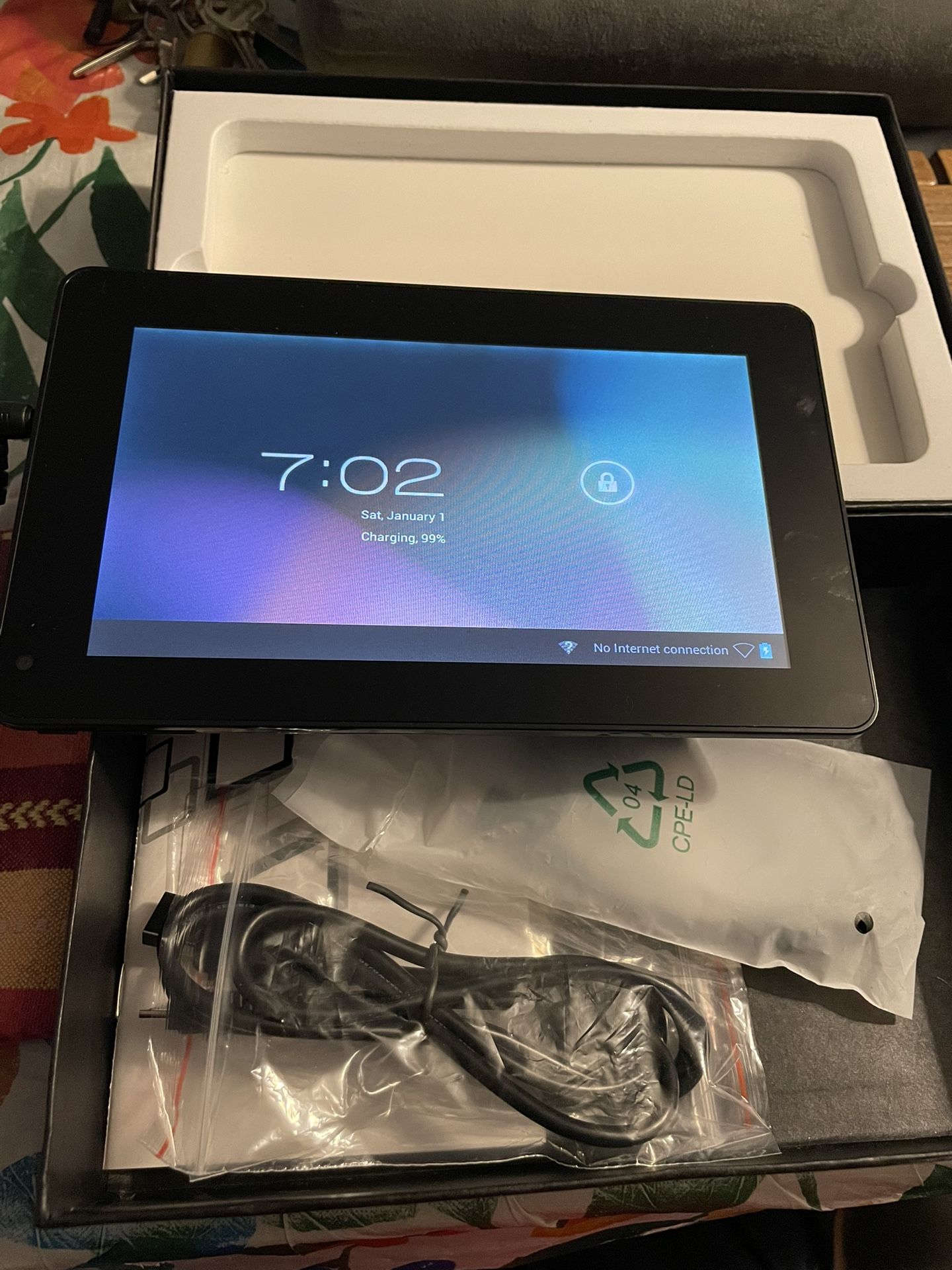Pipo smart s1 android tablet 7” *needs to be plugged in
