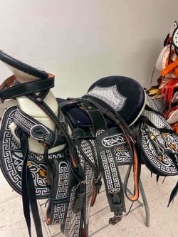 Nueva montura charra bordada