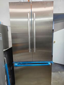 New Bosch Benchmark 36-inch french door stainless steel panels included