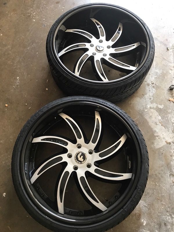 24 inch Azionis w/ steering wheel to match for Sale in Dallas