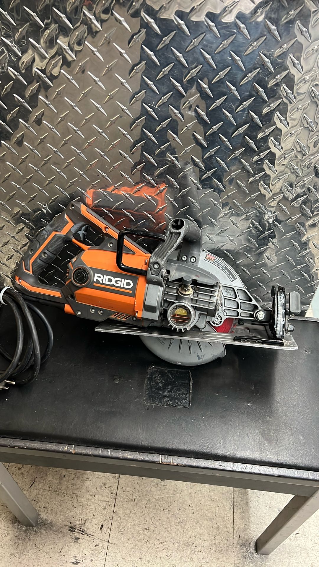 Ridgid R32104 Thrucool 1/4” Worm Drive Circular Saw