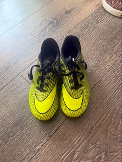 Soccer cleats