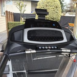 Premium 500 Treadmill Very Low Miles