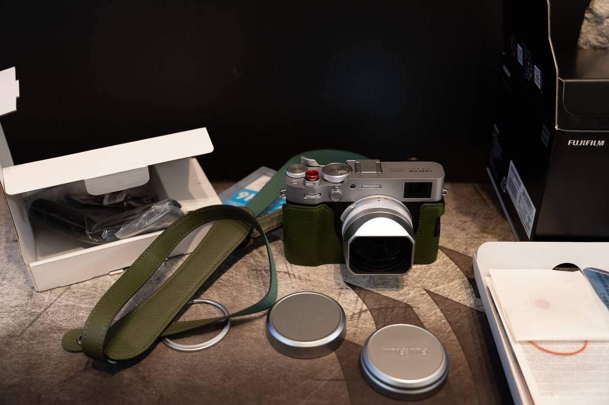 Fuji X100VI With Extra Like New