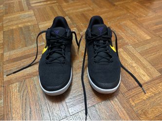 Nike Kobe 8 Protro black lakers away colorway basketball shoes. Size 6Y