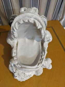 Gator head, hard plastic , OLDER, USED, been outside, 