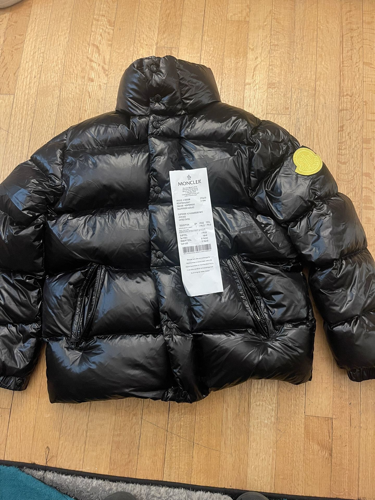 Moncler Coat NEW (Large) W/Receipt Cash Only