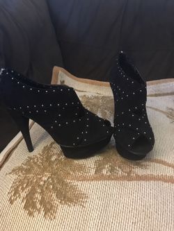 Sandalias gamuza negras size 8 ( marca bcbg generation ) tacón #10👠👡